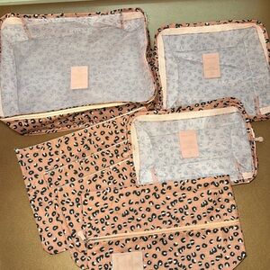 NWT!!! 7 piece leopard travel cubes/bags
